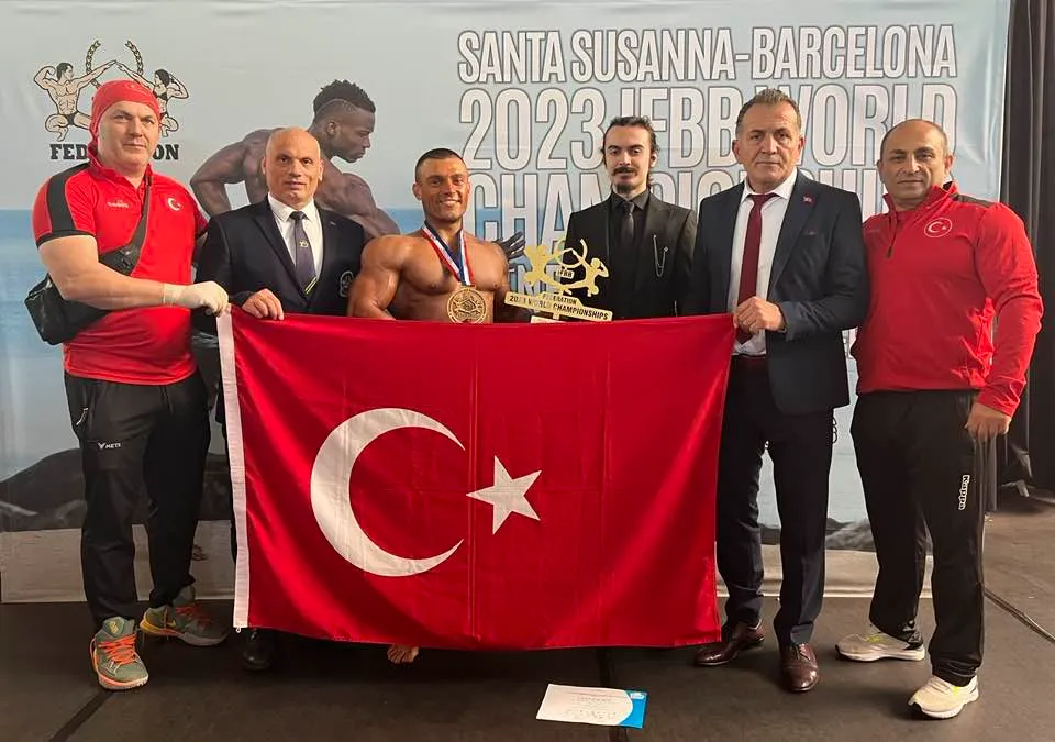 HAKAN ÇAVUŞ DÜNYA ŞAMPİYONU