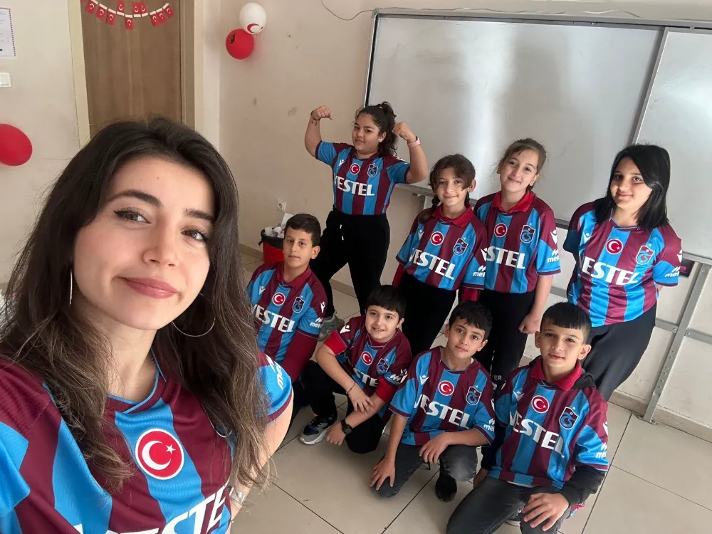 Trabzonspor sevgisini Ardanuçlu öğrencilerine aşılıyor