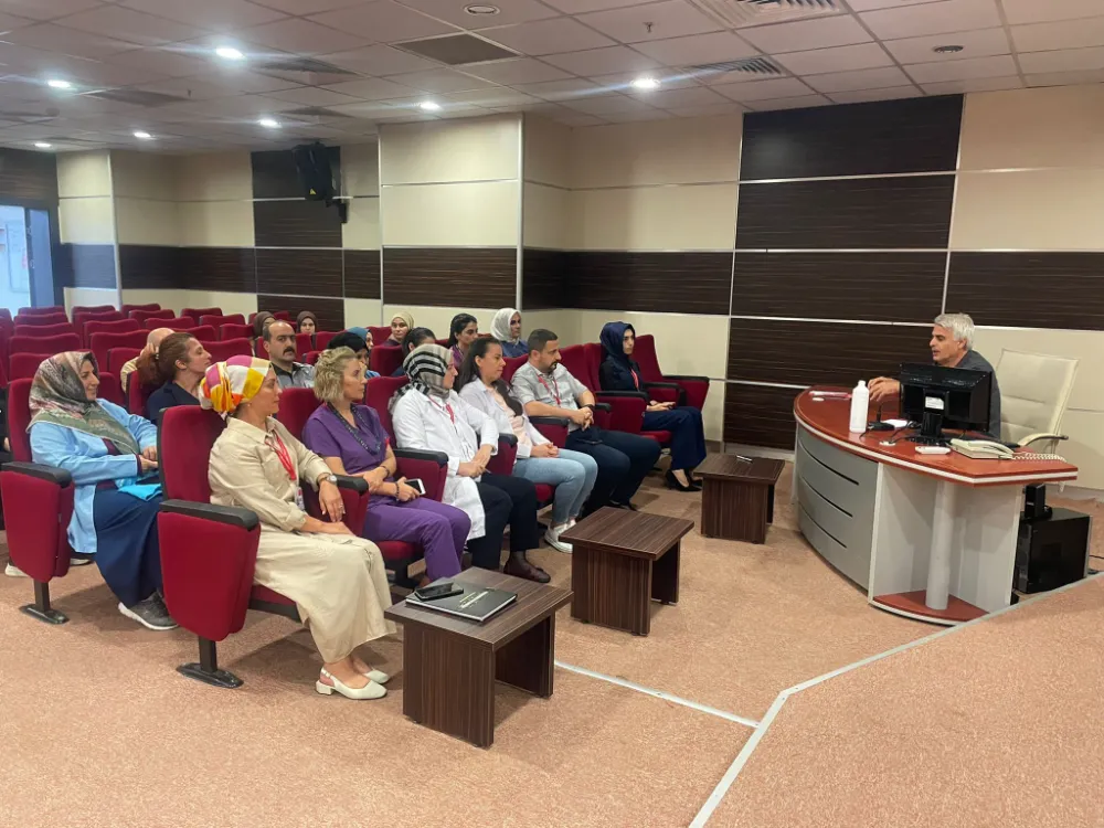 Hastane  Personeline Alzheimer Hastalığı Eğitimi