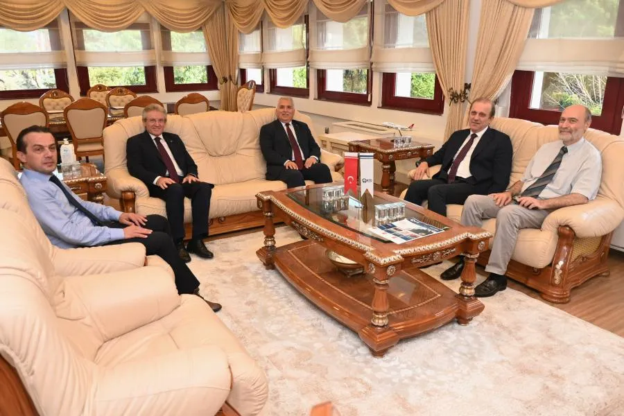VALİ YILDIRIM’DAN KTÜ’YE ZİYARET     