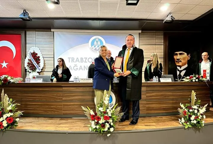 ALİ BOZALİ’YE AVUKATLIKTA 25. YIL ONUR PLAKETİ