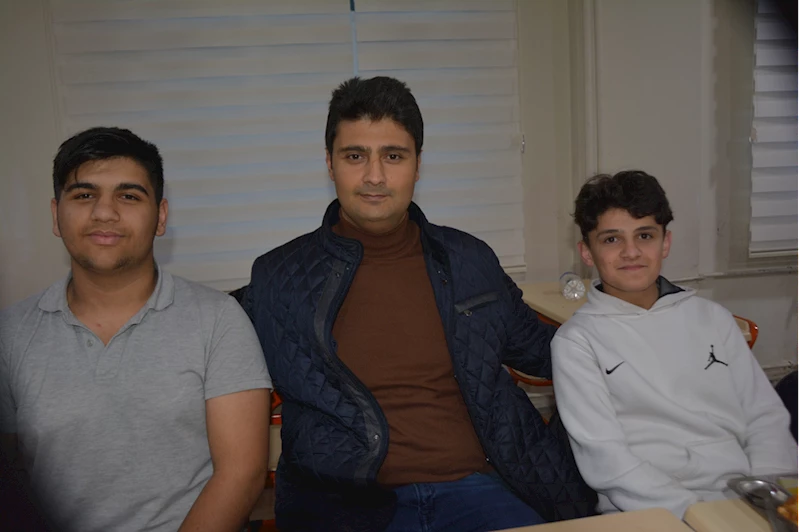 Çaykara Kaymakamı Erbek, öğretmen ve öğrencilerle iftarda bir araya geldi