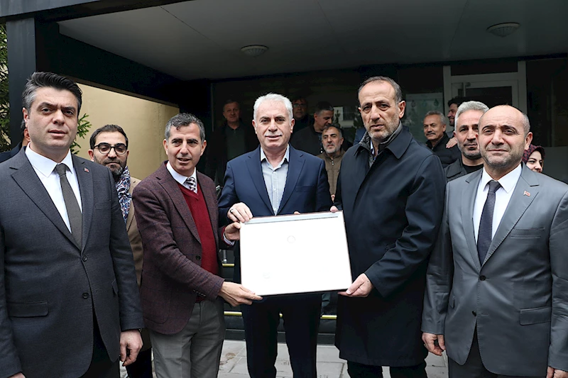 Bayburt Belediye Başkanı Memiş, mazbatasını aldı