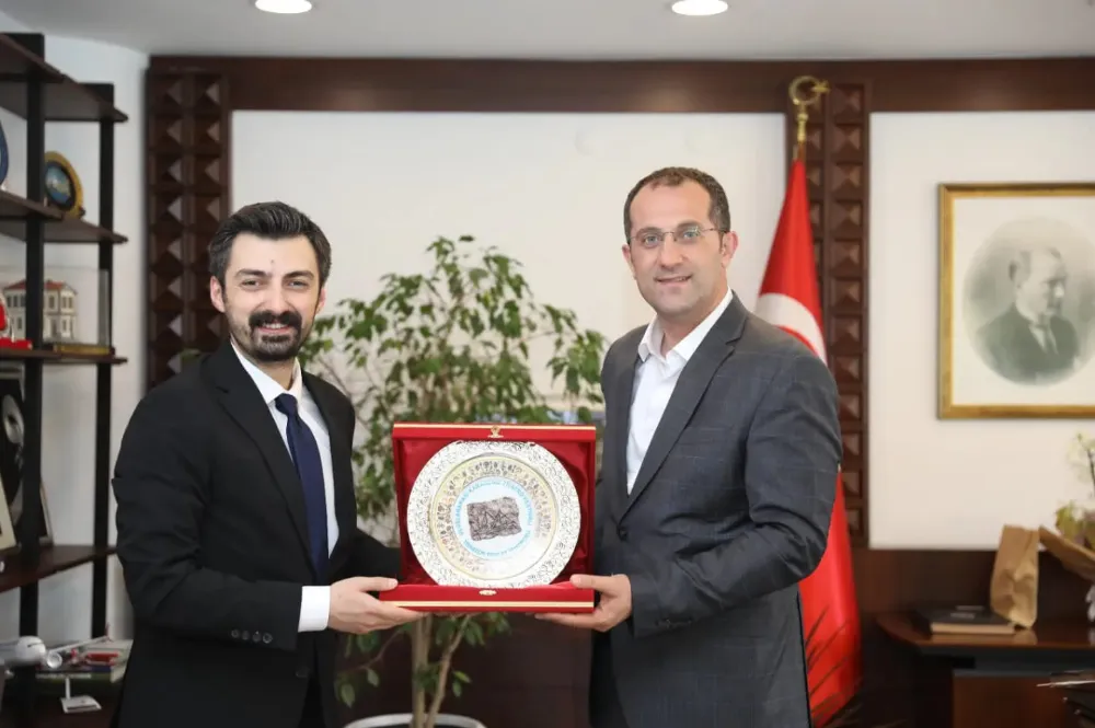 BAŞKAN EKİM’E TİYATRO TEŞEKKÜRÜ