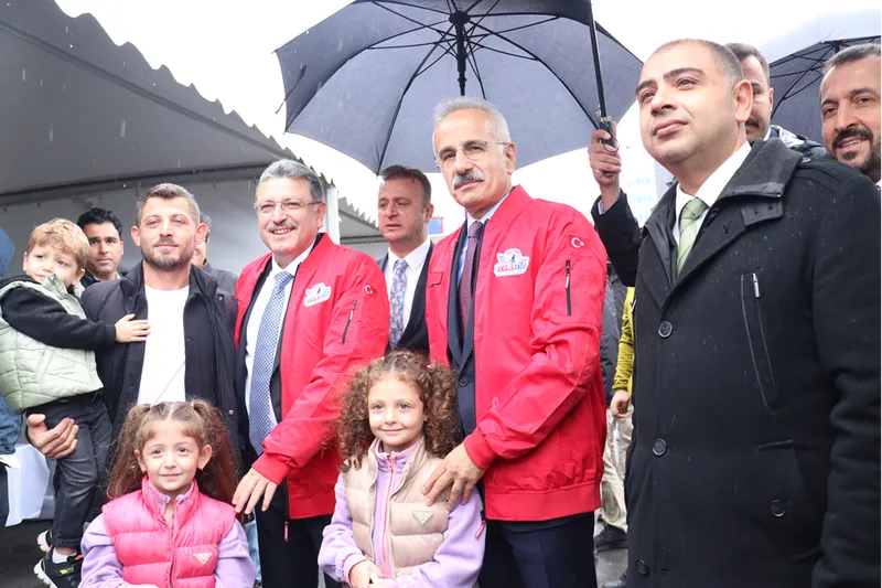 Ulaştırma ve Altyapı Bakanı Uraloğlu, Trabzon Bilim Festivali