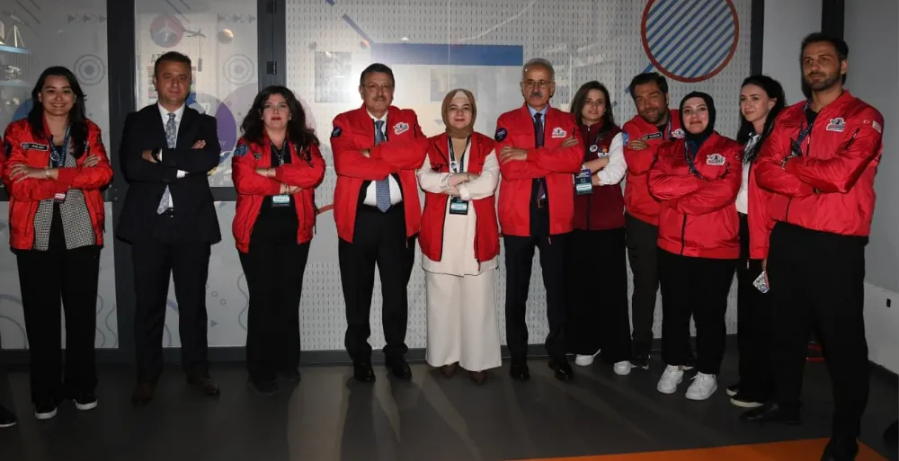 BAKAN URALOĞLU’NDAN BİLİM FESTİVALİ’NE ZİYARET