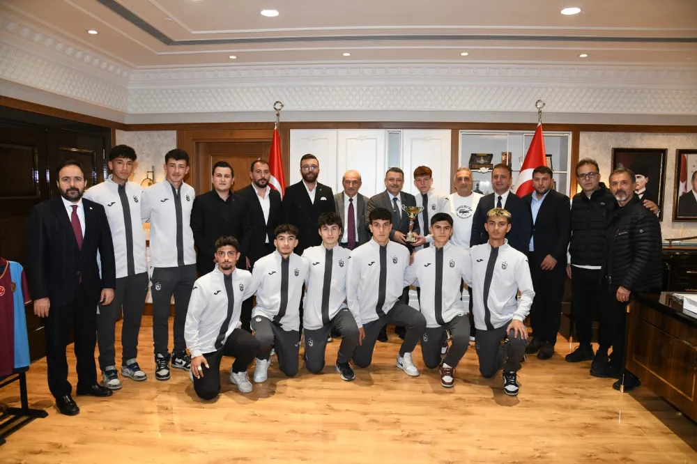 BAŞKAN GENÇ’TEN ŞAMPİYONLARA TEBRİK