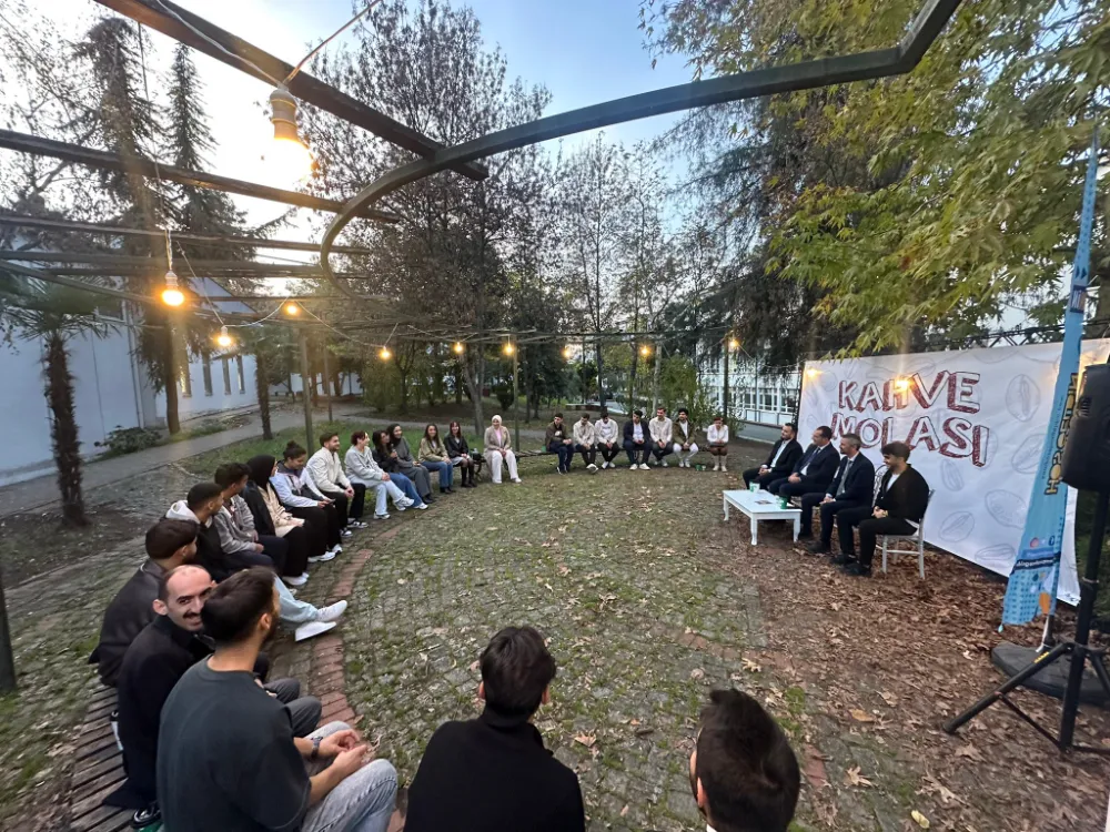 KAHVE MOLASINDA GENÇLERLE SOHBET