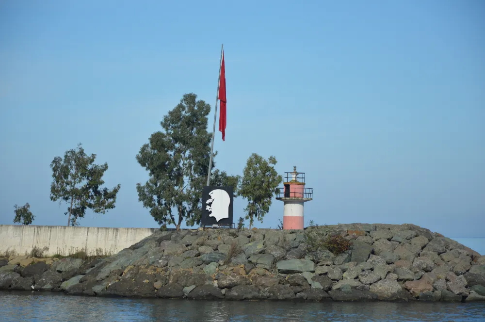 ATATÜRK PORTRESİ MODERN VE IŞIKLI OLACAK