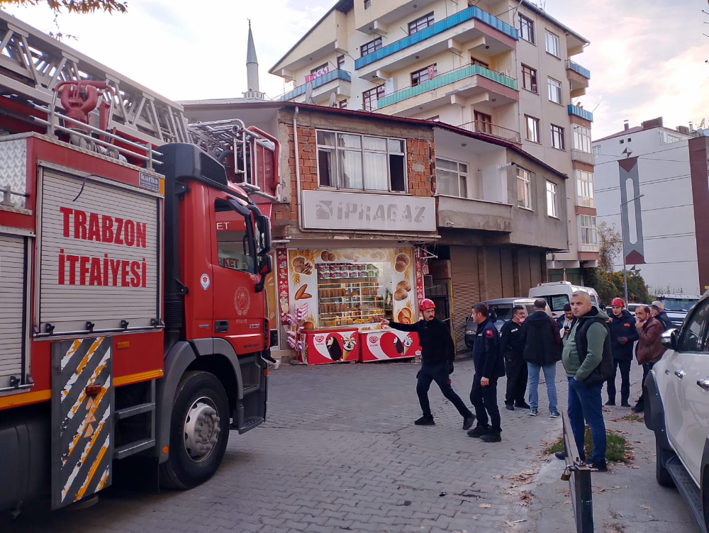 EVİNDE ÖLÜ BULUNDU