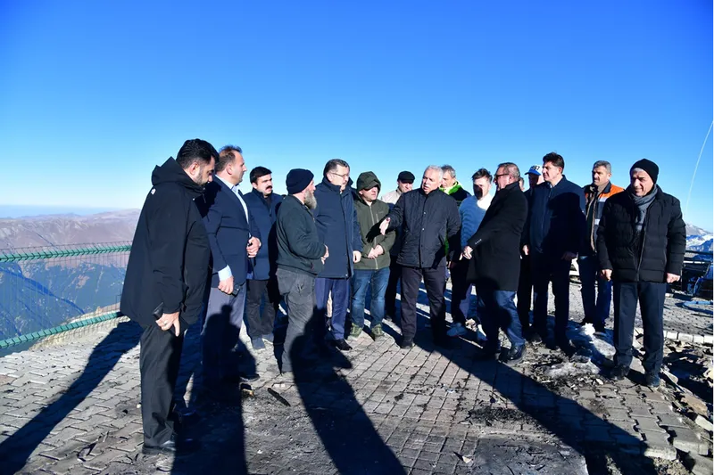 Vali Yıldırım, yangın sonucu kullanılamaz hale gelen Kırklar Mescidi