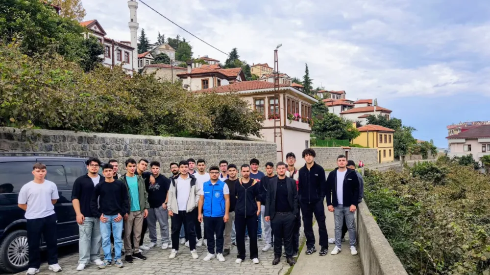 GENÇLER TRABZON’UN GÜZELLİKLERİYLE BULUŞTU