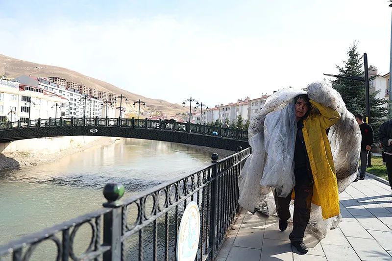 Sanatçı Mehmet Kavukcu