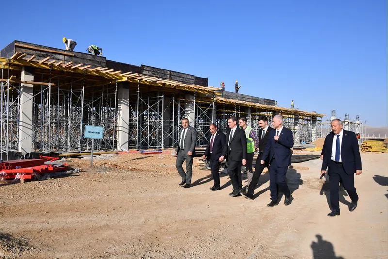 Gümüşhane Valisi Baruş, havalimanı inşaatında incelemelerde bulundu