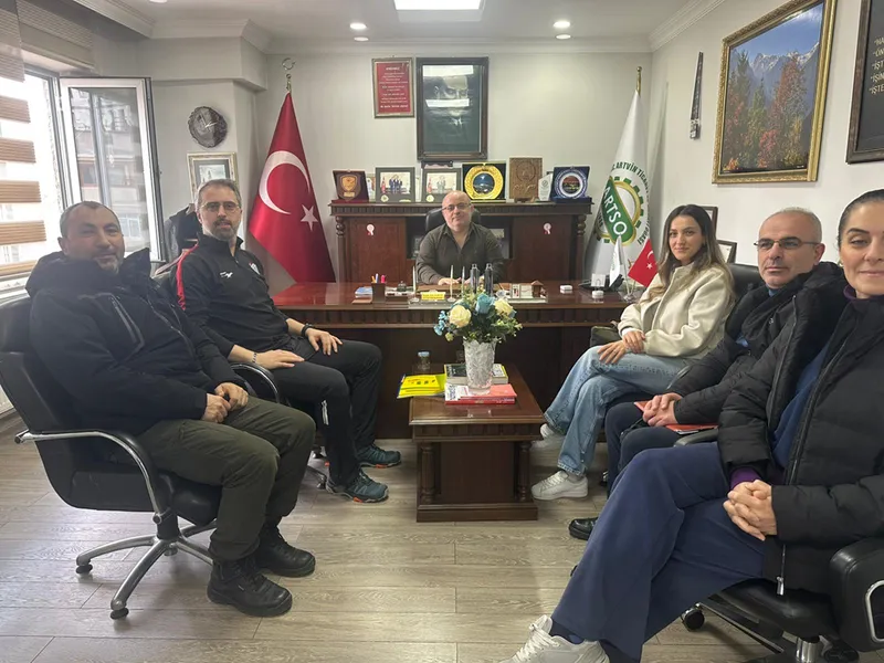 Artvinspor Kulübü Başkanı Yıldırım, alt yapı antrenörleriyle bir araya geldi