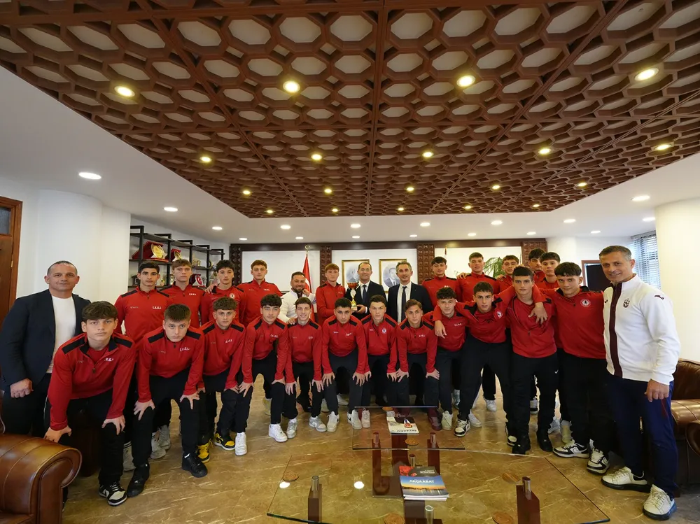 BAŞKAN EKİM ŞAMPİYONLARI AĞIRLADI