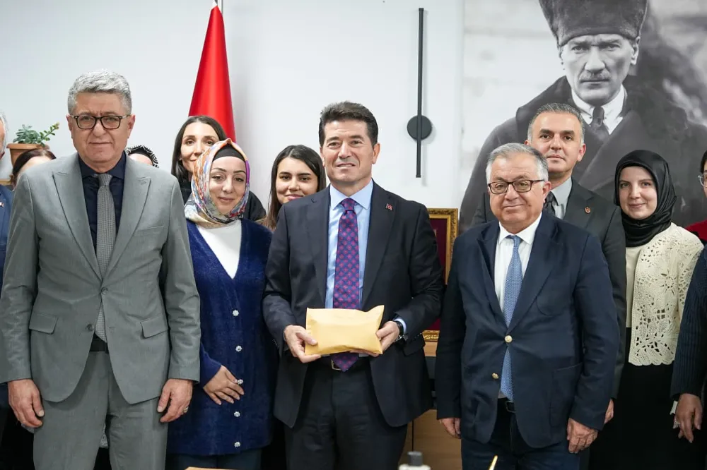 BELEDİYE ÇALIŞANLARINDAN BURS KAMPANYASINA 61 BİN LİRA DESTEK 