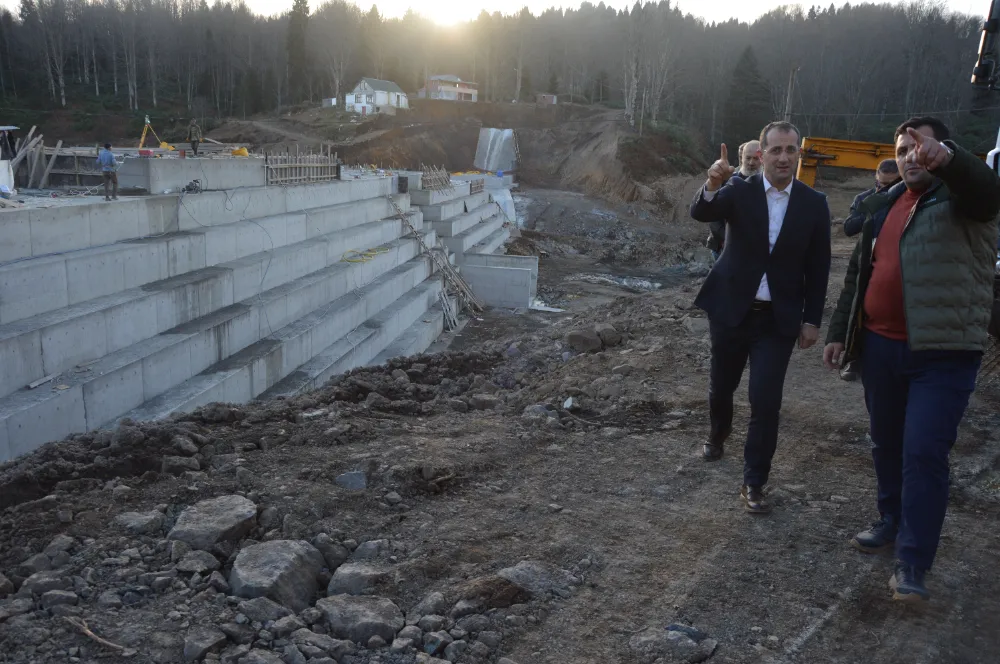 SEL KAPANI YÜKSELİYOR, YAPILAR MASADA