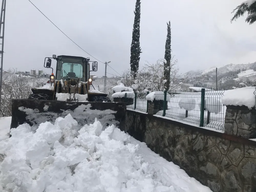 BÜYÜKŞEHİR’İN KARLA MÜCADELESİ ARALIKSIZ DEVAM EDİYOR