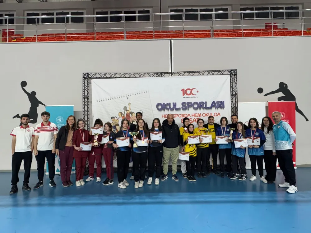 CUMHURİYET ORTAOKULU’NDAN FLOOR CURLİNG