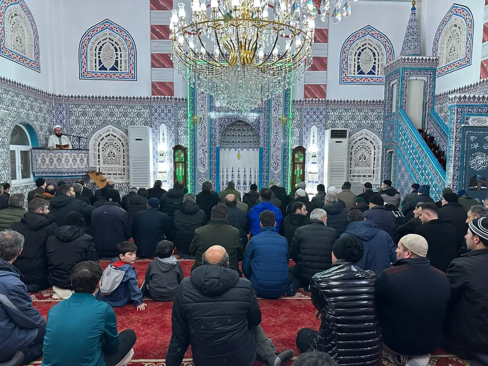 İLK TERAVİH KILINDI, İLK İFTAR SAAT 18.19’DA