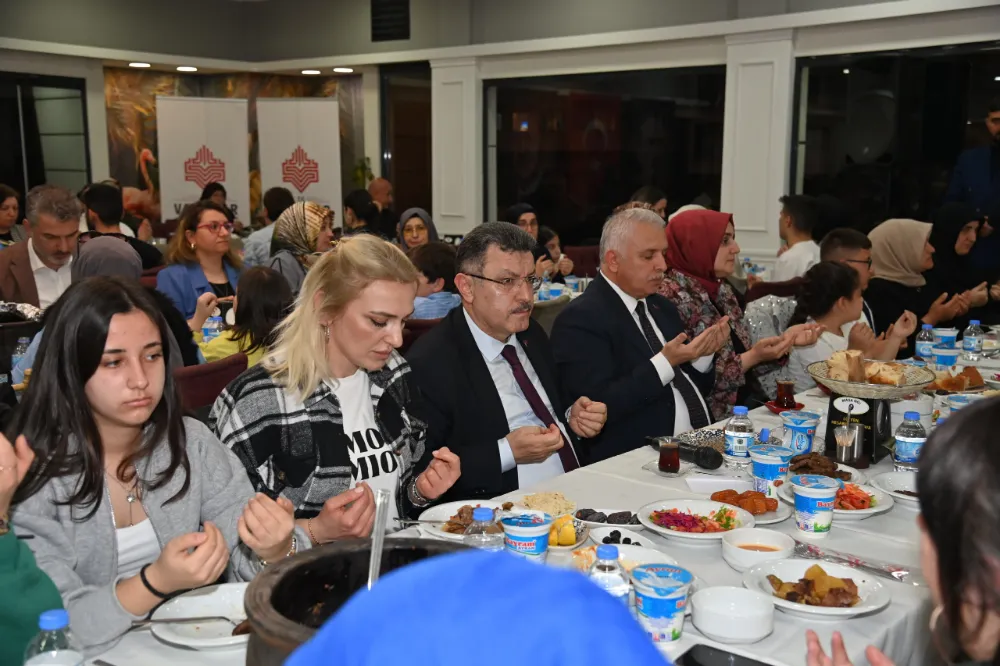VAKIFLAR’DAN GELENEKSEL İFTAR