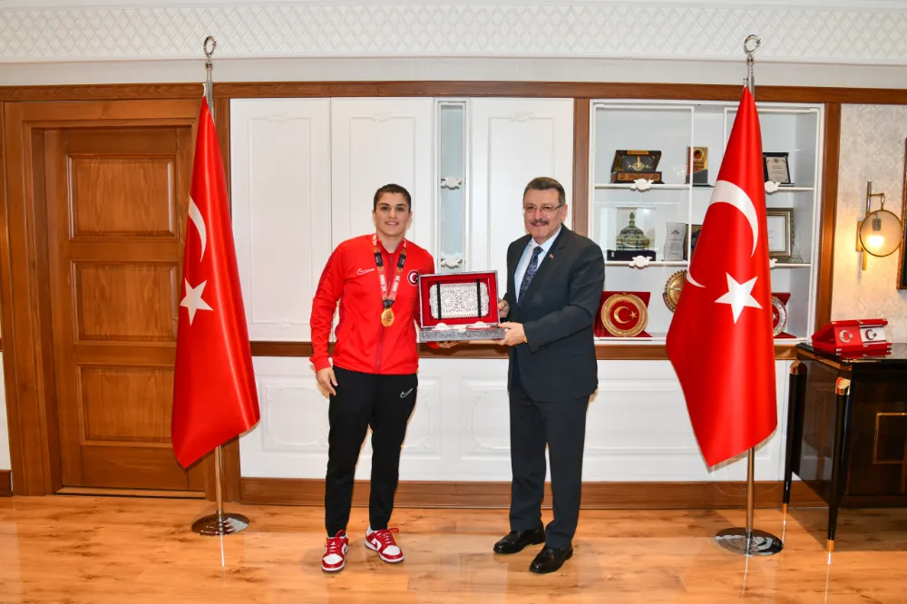 BAŞKAN GENÇ, DÜNYA ŞAMPİYONU BUSENAZ SÜRMENELİ