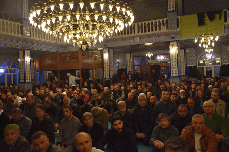 Trabzon ve çevre illerde Kadir Gecesi dualarla idrak edildi