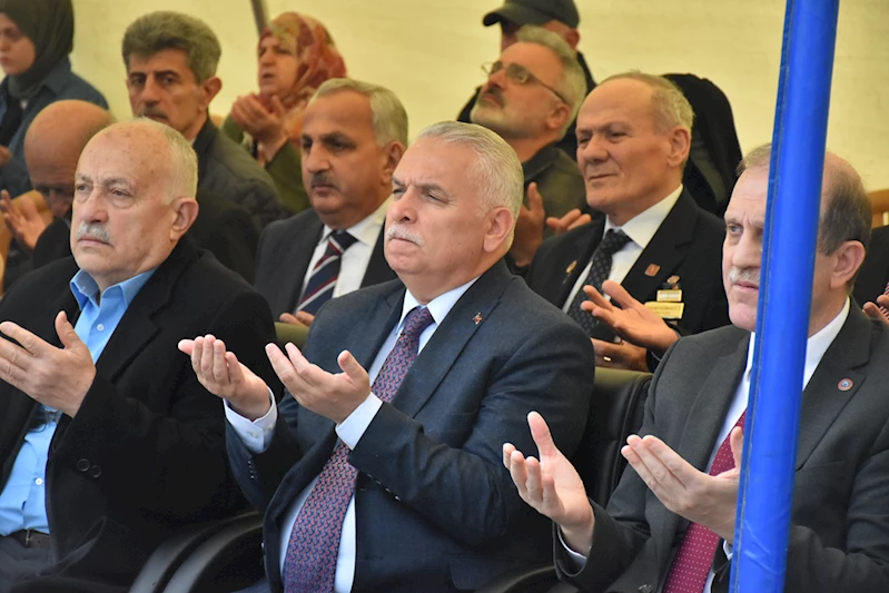 Trabzon protokolünden şehitliğe bayram ziyareti