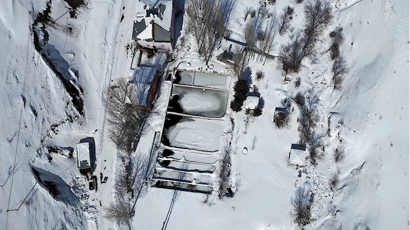 En lezzetli alabalık için dondurucu soğukta mesai 