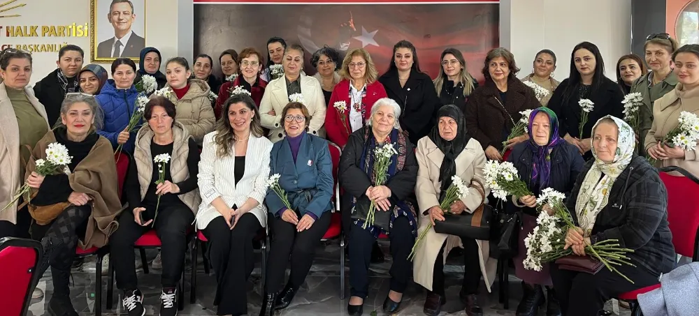 CHP’Lİ KADINLARDAN KUTLAMA
