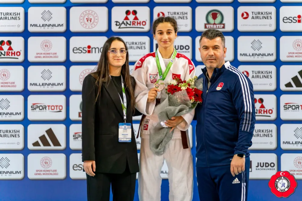 AVRUPA’DAN AKÇAABAT’A BİR MADALYA DAHA GELDİ