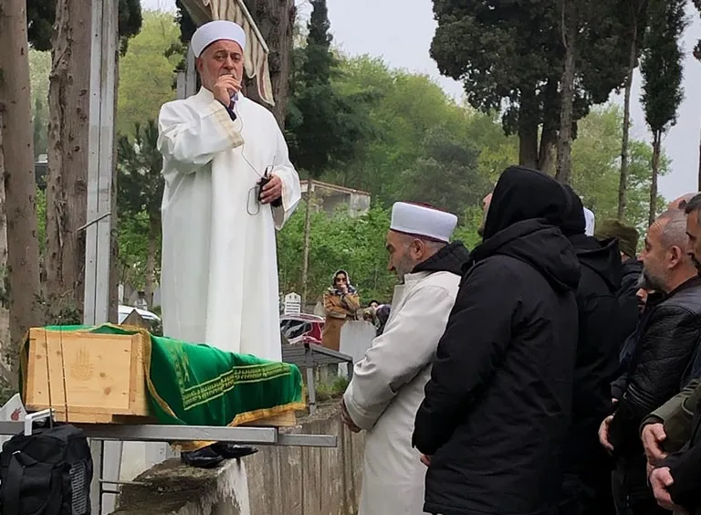 YÜREK BURKAN VEDA: İMAM, OĞLUNUN CENAZE NAMAZINI KILDIRDI