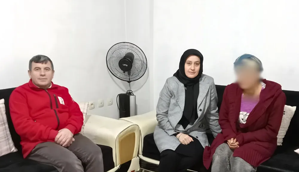 DEPREMZEDE HASTAYA KIZILAY ŞEFKATİ