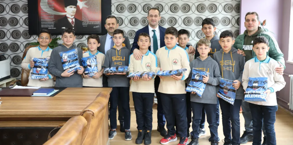 FUTBOLCULARI ÖDÜLLENDİRDİ