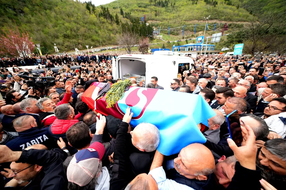KUZEYİN OĞLU VOLKAN KONAK, SEVENLERİNİN GÖZYAŞLARI EŞLİĞİNDE UĞURLANDI
