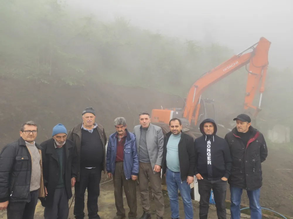 MUHTAR ELİNİ TAŞIN ALTINA KOYDU, VATANDAŞ YOLA KAVUŞTU!