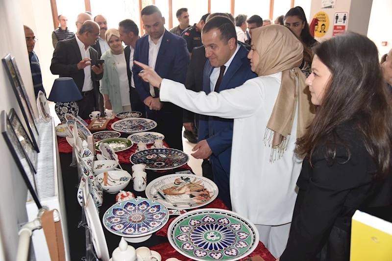 Görele Halk Eğitimi Merkezince yıl sonu sergisi açıldı