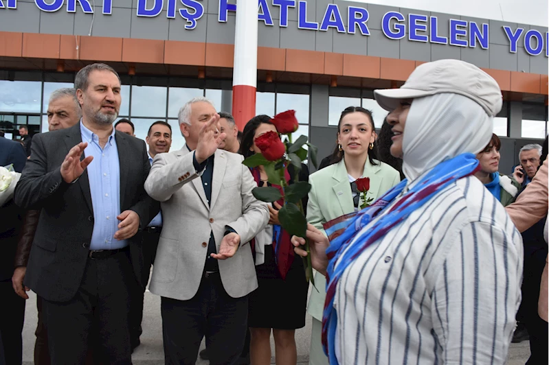 Trabzon ile Taşkent arasında başlatılan uçak seferlerinin ilk yolcuları geldi