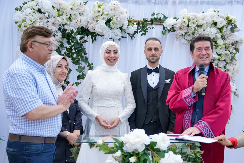 TARİHİ ASKER HAMAMI ARTIK NİKAH TÖRENLERİNE EV SAHİPLİĞİ YAPIYOR