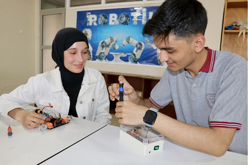 Liselilerin karanlıkta gökyüzünü izleme projesi gelecek vadetti
