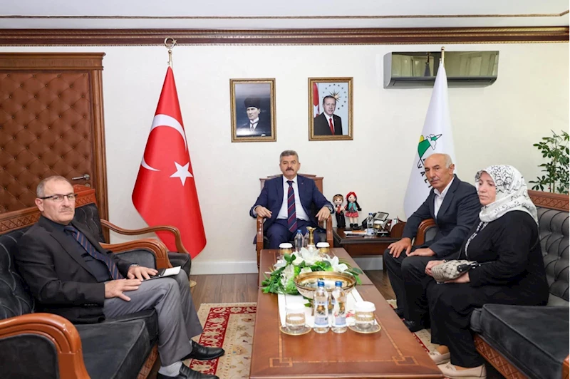 Artvin Valisi Ergün şehit ailesi ile bir araya geldi
