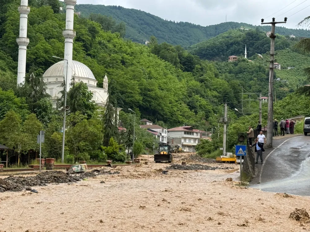 ŞİDDETLİ YAĞIŞ AKÇAKÖY’Ü VURDU