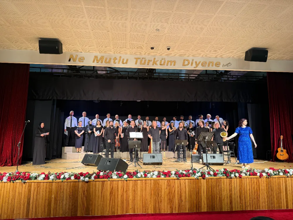 30. YILDA MEZUNLARDAN ANLAMLI KONSER