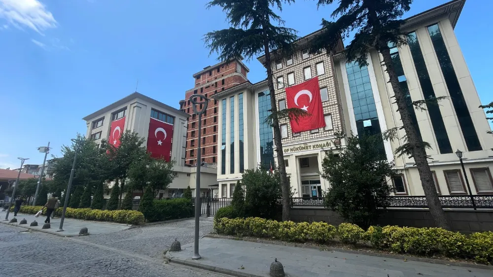 OF, BAYRAKLARLA DONATILDI
