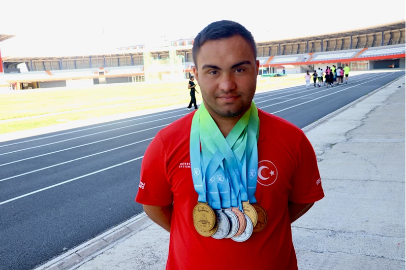 Baba acısıyla başladığı atletizmde madalyalara koşuyor