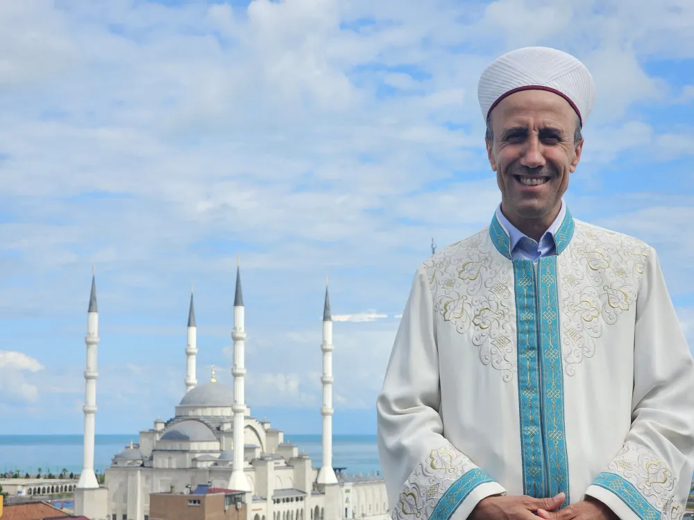 DOĞU KARADENİZ’İN EN BÜYÜK CAMİİNE AKÇAABATLI BAŞ MÜEZZİN