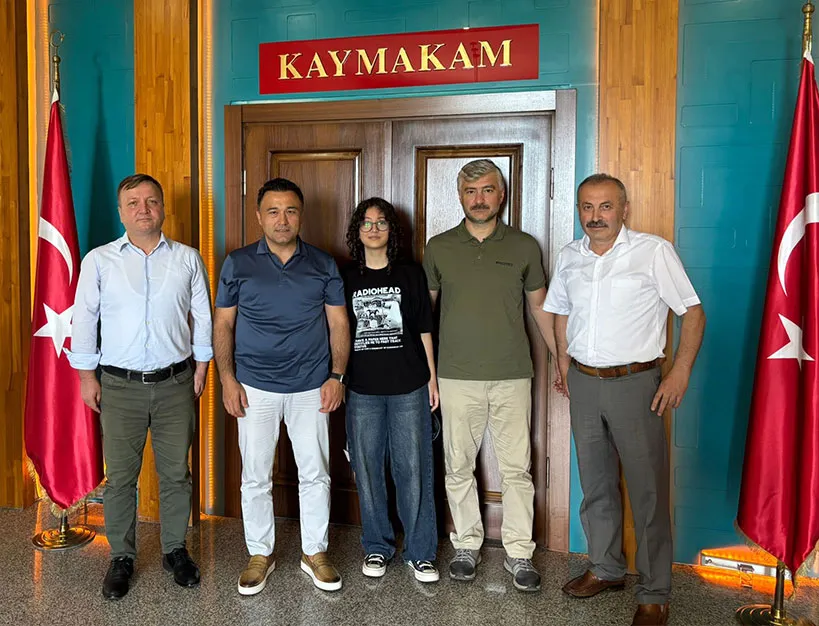 LGS’DE ZİRVEYE ÇIKAN AHSEN’E TEBRİK