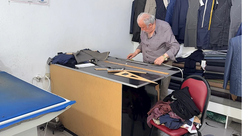 Giresunlu terzi mesleğini 59 yıldır sürdürüyor