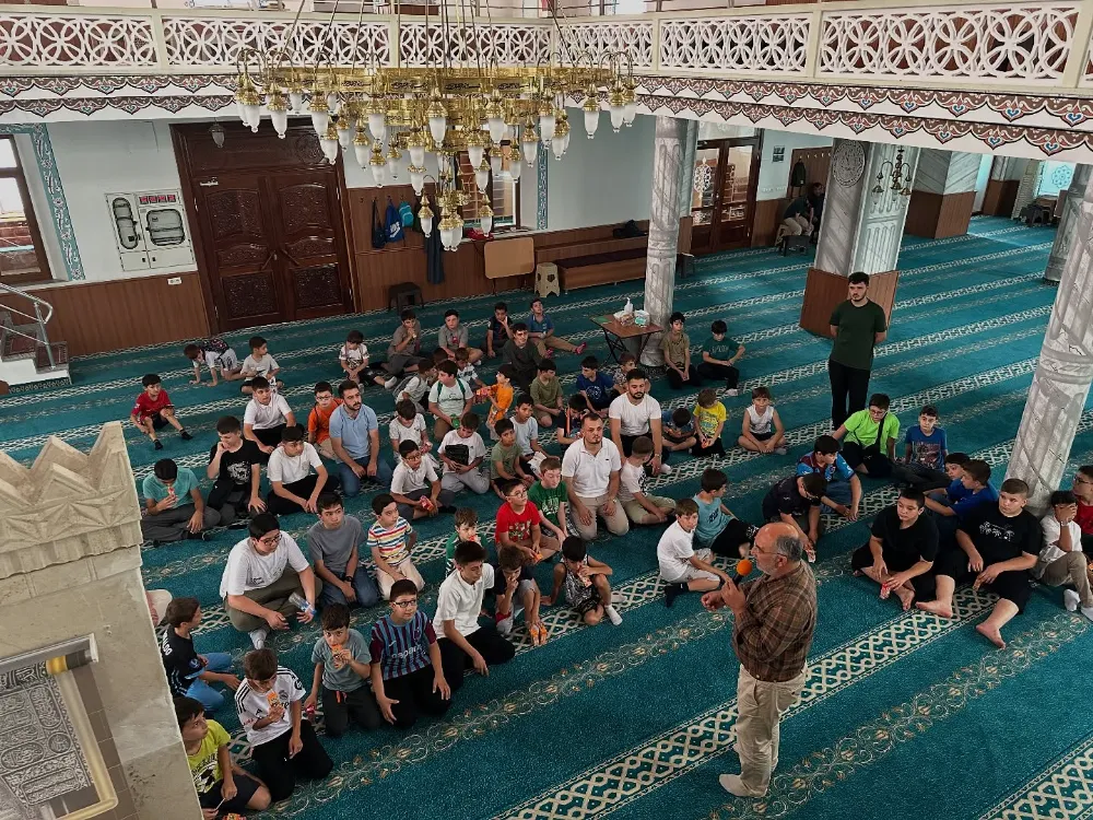 AK GENÇLİK’TEN SERİN İKRAM